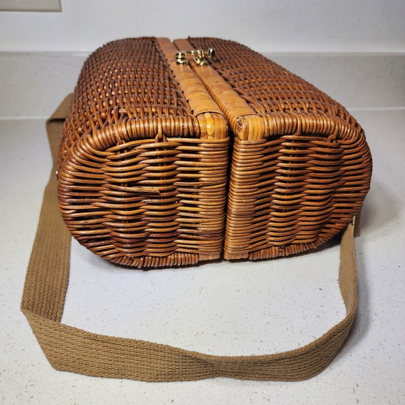 Vintage PicNic Rattan Basket For Wine, Wine Glasses And Accessories - Picture 7 of 14
